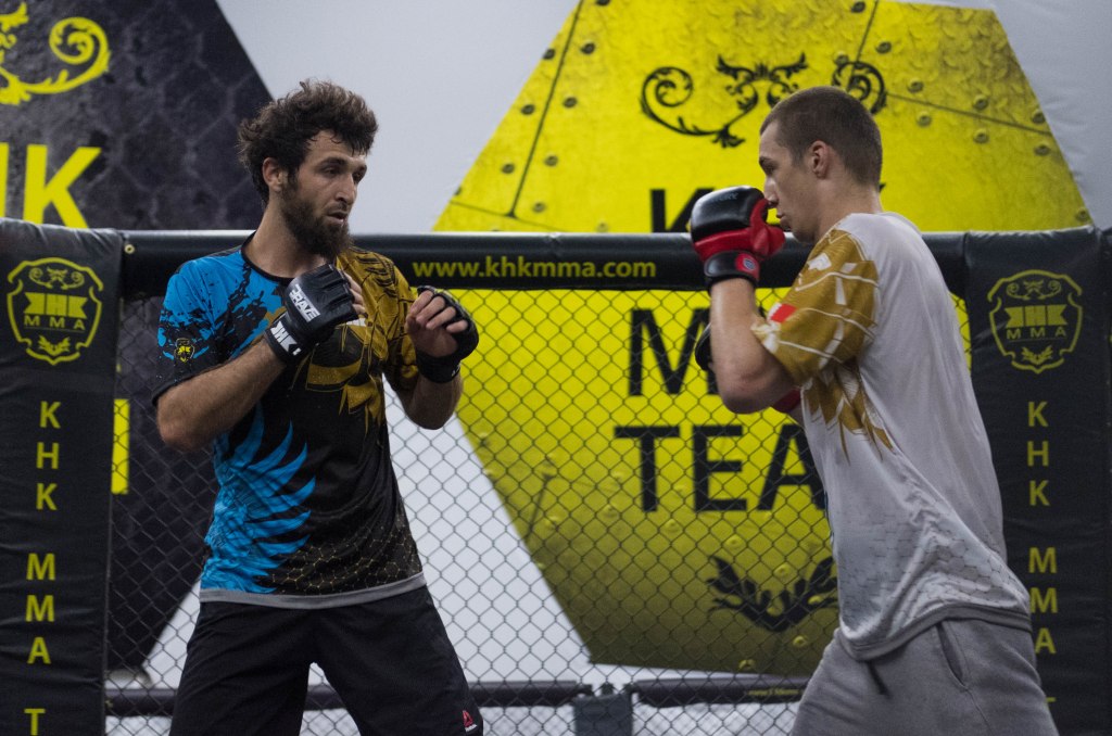 Zabit Magomedsharipov (left)