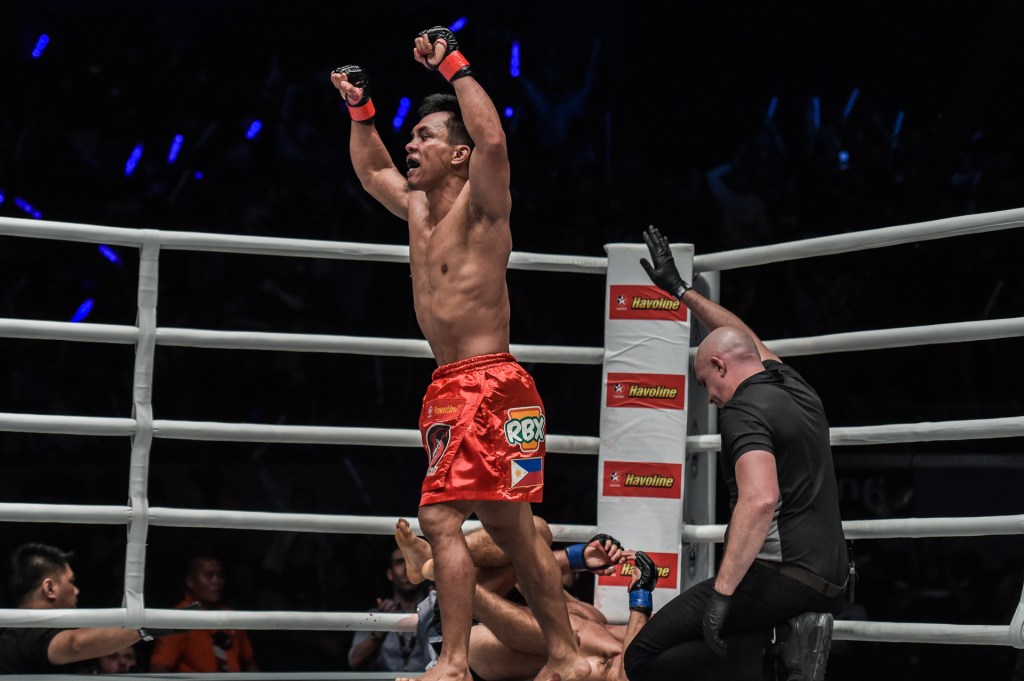 Kiangan, Ifugao’s Kevin Belingon training with John Baylon, Eduard&nbsp;Folayang