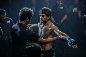 Atsushi Onari, Marat Gafurov (© ONE Championship)