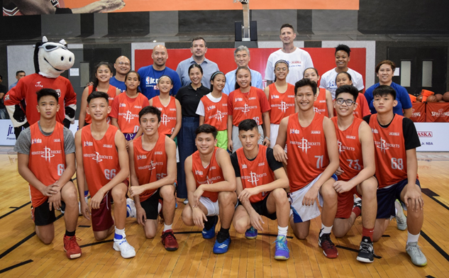 1st row: Prince Ray Alao, Christian Joi Mesias, Nathan Jan Jundana, Kim Aaron Tamayo, Ethan Rod Alian, Seven Gagate, John Lester Amagan, Manuel Luis Antonio Pablo 2nd row: E-Cow, Marielle Vigno, Madelyn Flores, Christine Nichole Venterez, Mae Dichupa, Gin Kayla Huelar, Aishe Mae Solis, Amber Esquivel, Kyla Mataga, Pauline Angelique Valle, Jr., Hazel Yambot 3rd row: Jr. NBA Coach of the Year Mark Belangel, Jeffery Cariaso, Richard Bachmann, Sung Kim, Cherokee Parks, Alana Beard