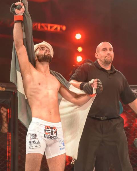 Mehmosh Raza, Leon Roberts