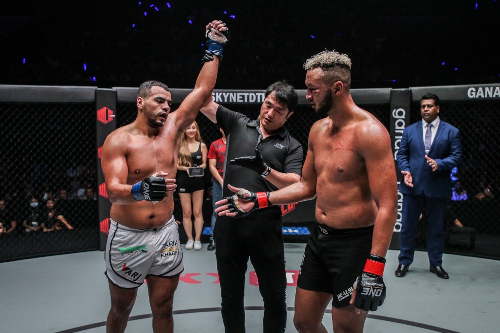 Tarik Khbabez, Atsushi Onari, Ibrahim El Bouni