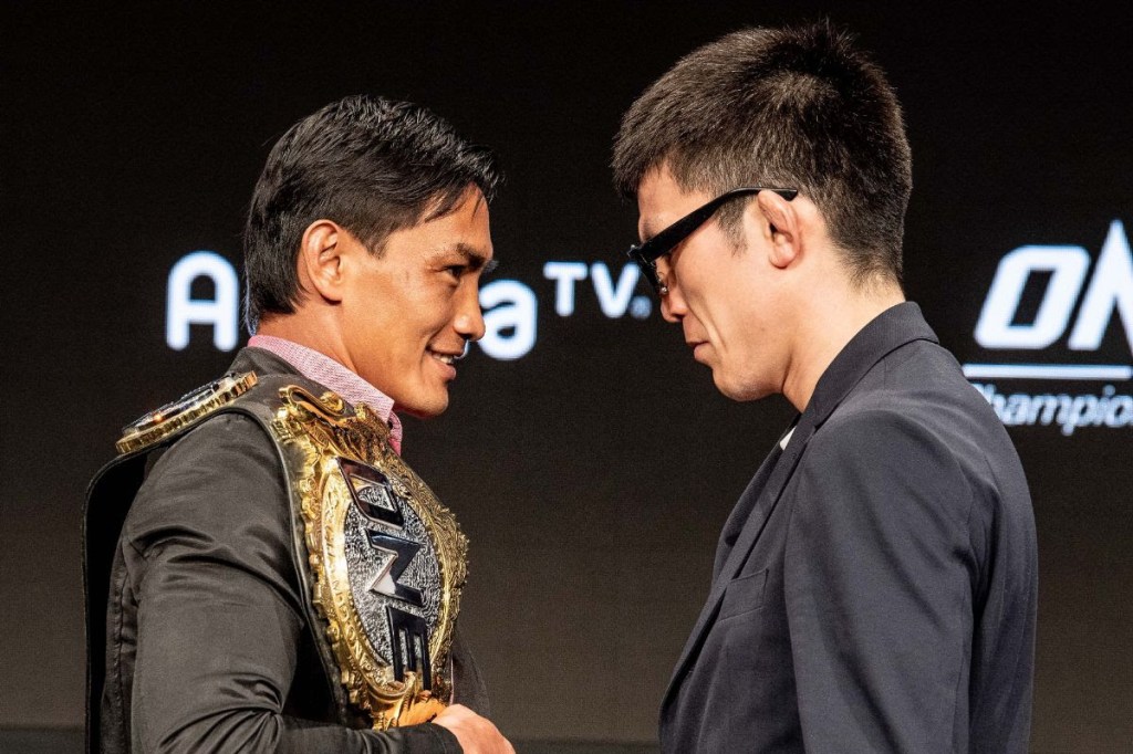 Eduard Folayang, Shinya Aoki (© ONE Championship)