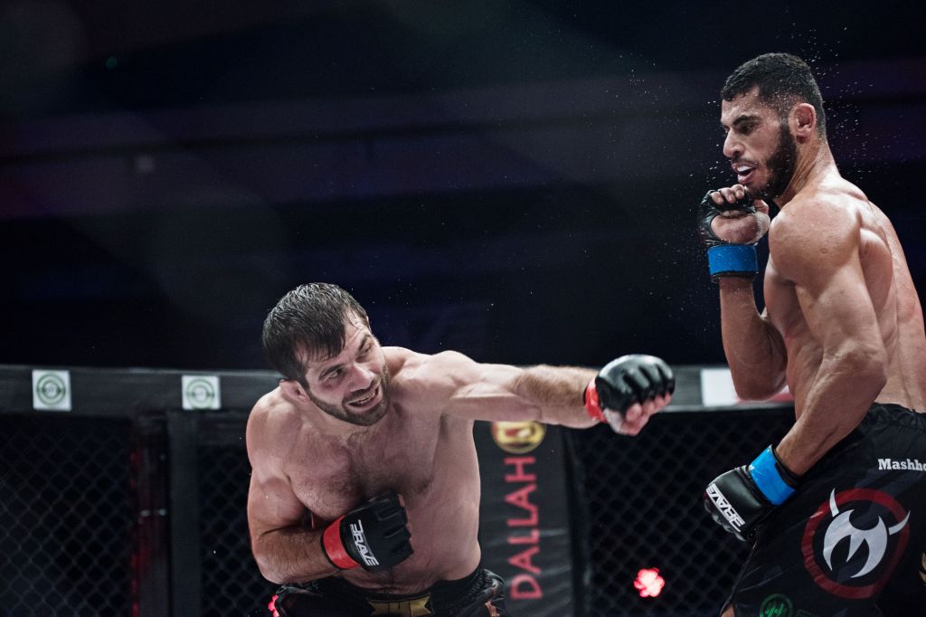 Eldar Eldarov, Mounir Lazzez (© Brave Combat Federation)