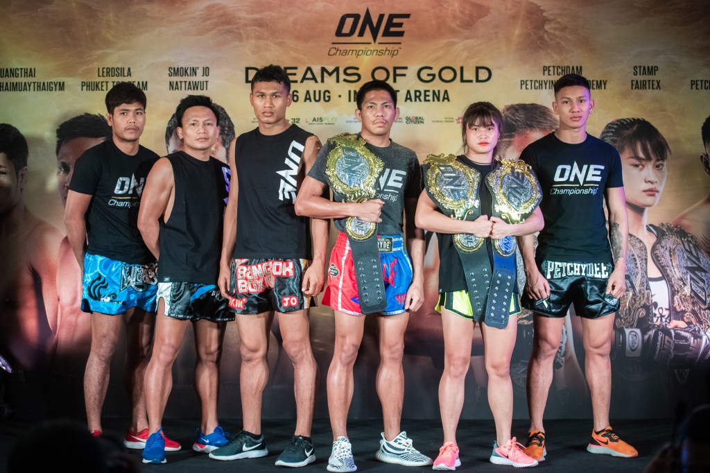 Muangthai PK.Saenchaimuaythaigym, Lerdsila Phuket Top Team, Jo Nattawut, Petchdam Petchyindee Academy, Stamp Fairtex, Bangpleenoi Petchyindee Academy (© ONE Championship)