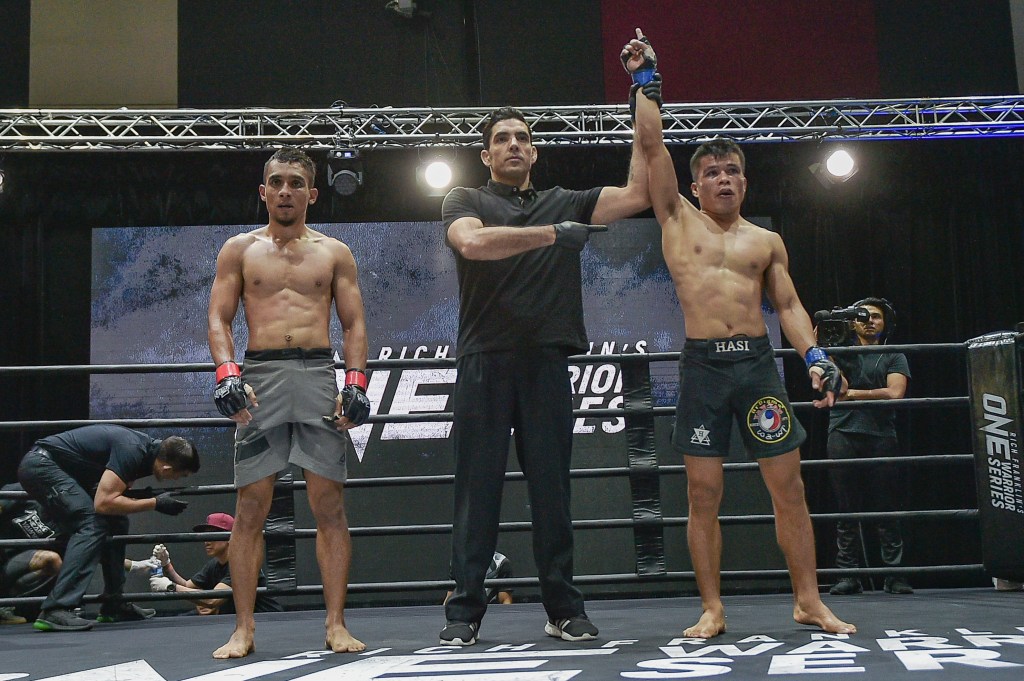 Arif Izzudin, Allan Albindo (©ONE Championship)