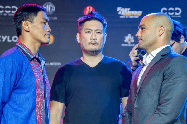 Eduard Folayang, Chatri Sityodtong, Eddie Alvarez (© ONE Championship)
