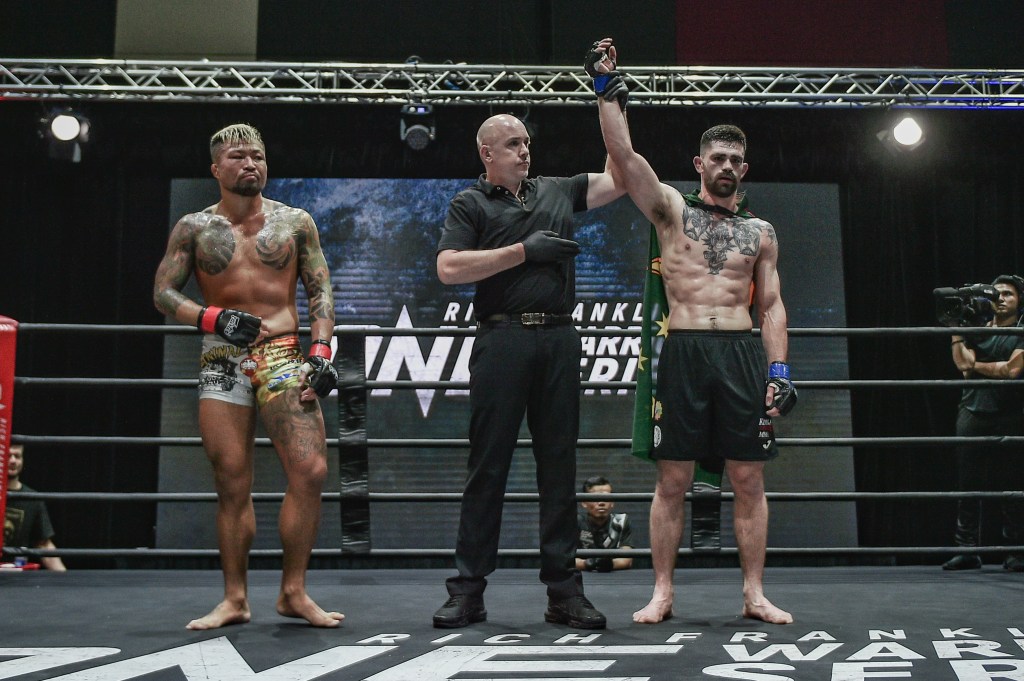 Koji Shikuwa, Olivier Coste, Joseph Luciano (©ONE Championship)