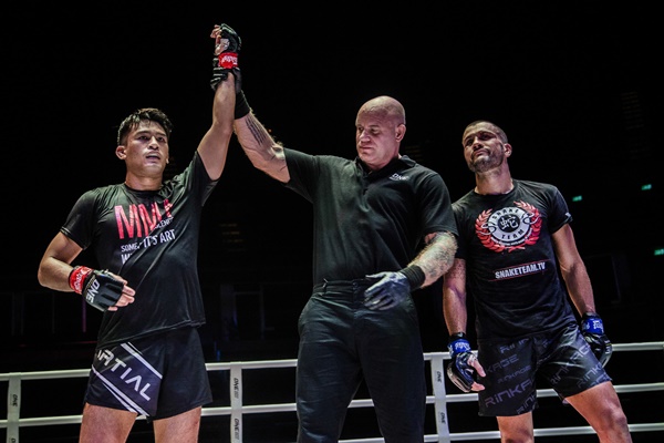 Shannon Wiratchai, Nick Chapman, Fabio Pinca (©ONE Championship)
