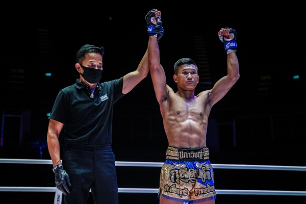 Yongsak Na Songkhla, Kulabdam Sor. Jor. Piek Uthai (©ONE Championship)